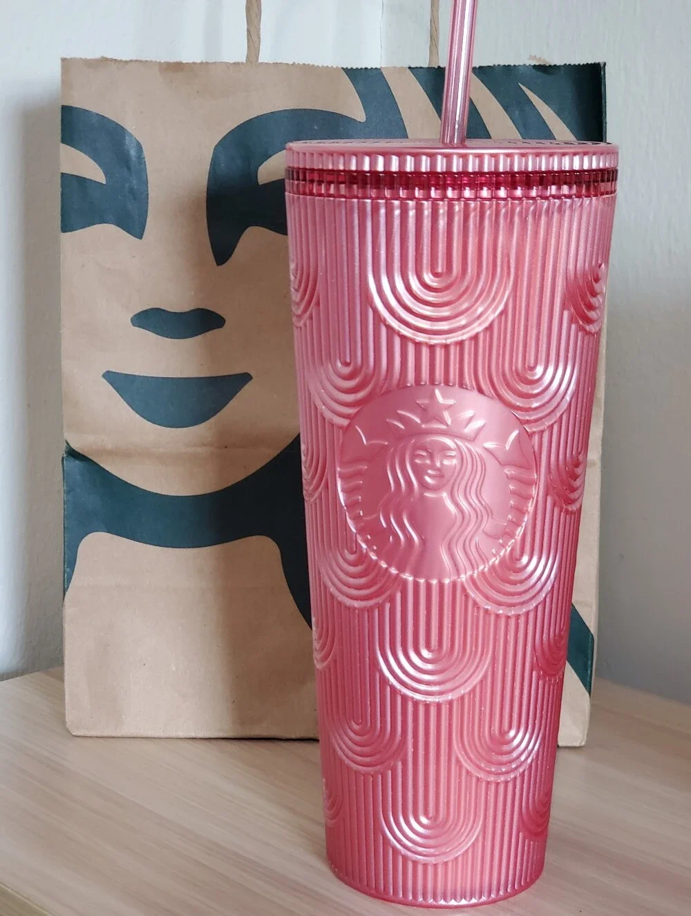 Starbucks 2023 Fall Pink Shimmer Shell Mermaid Scales Cold Cup Tumbler 24 oz NWT